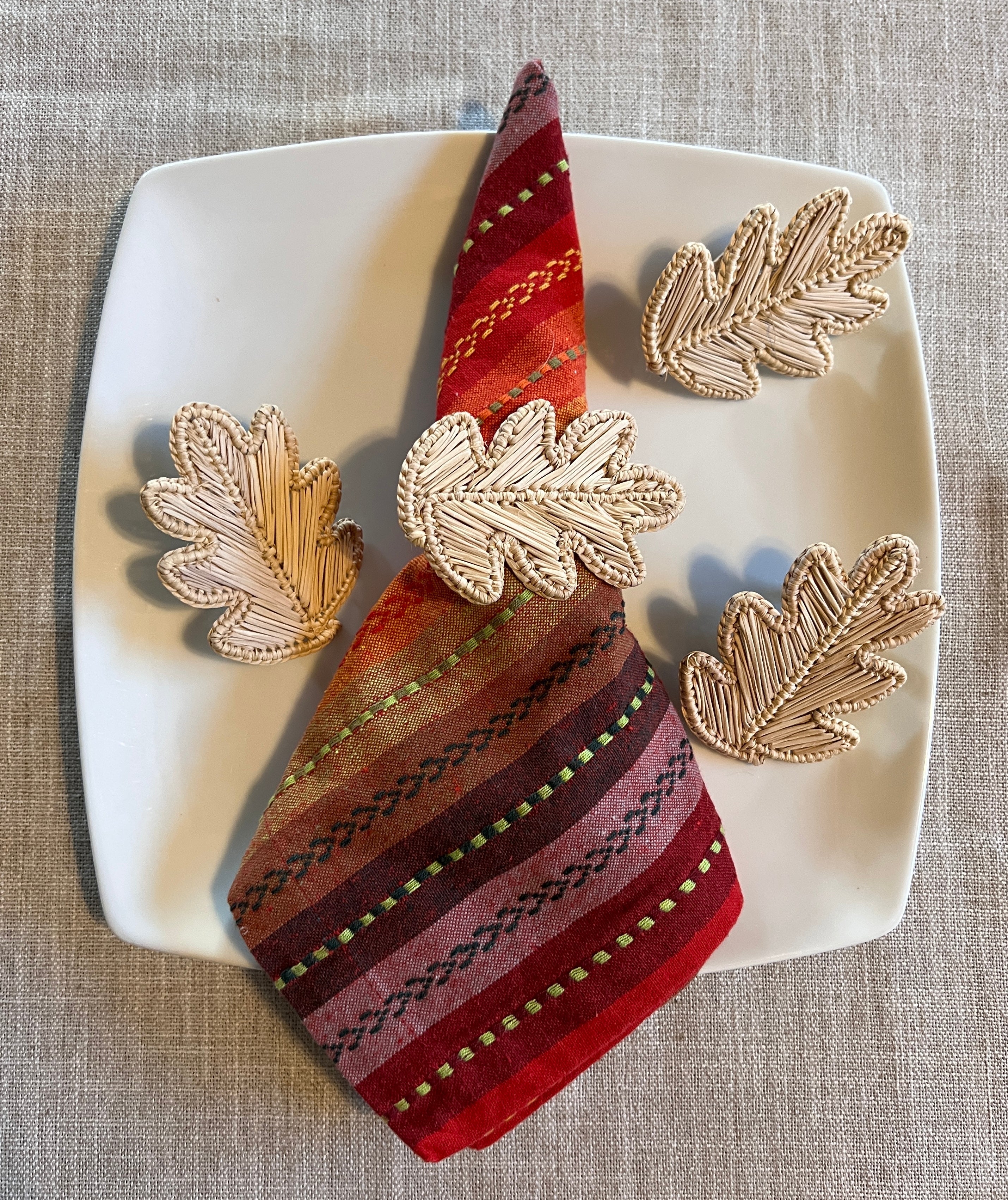 Maple Leaf Napkin Ring  – Table Decor Colombia