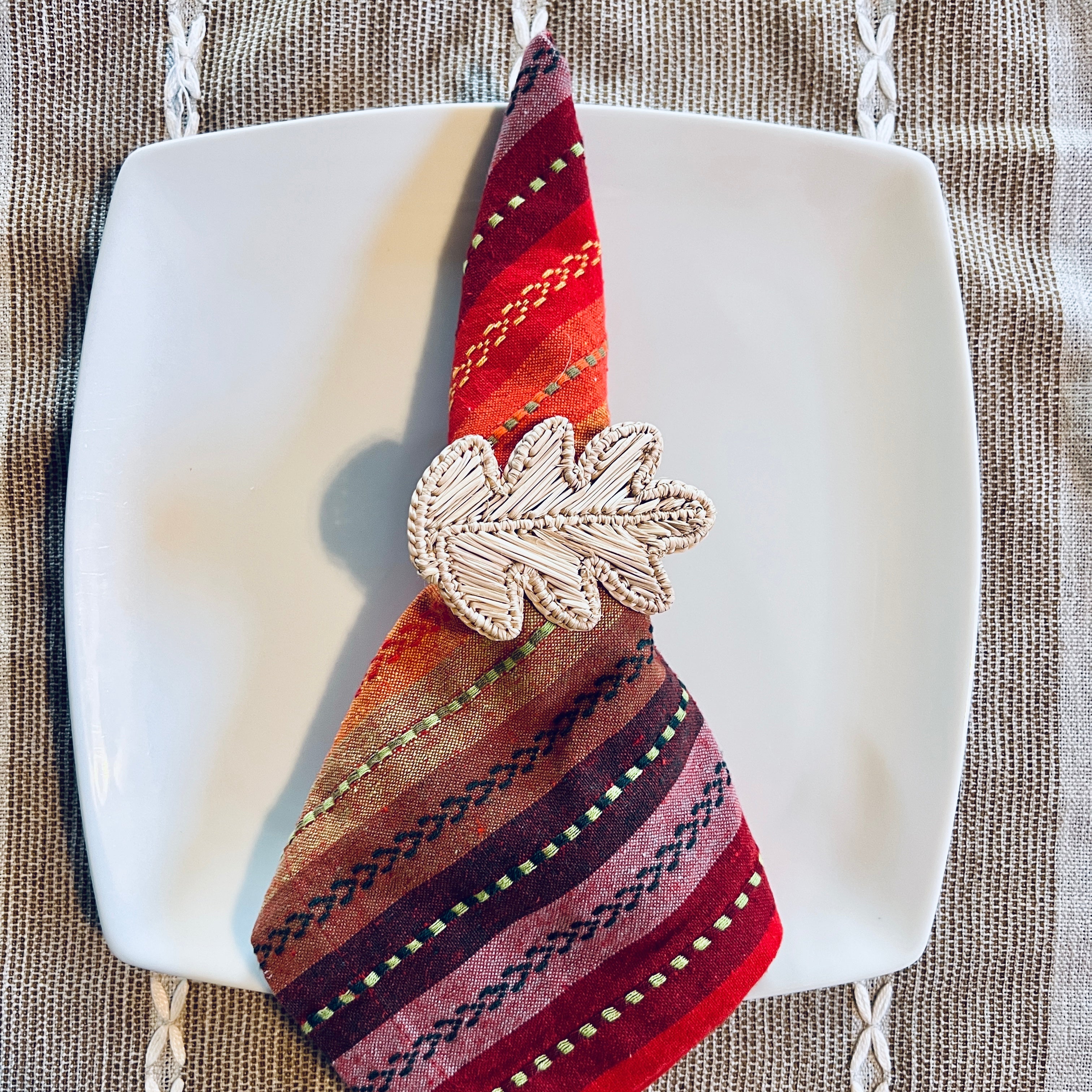 Maple Leaf Napkin Ring  – Table Decor Colombia